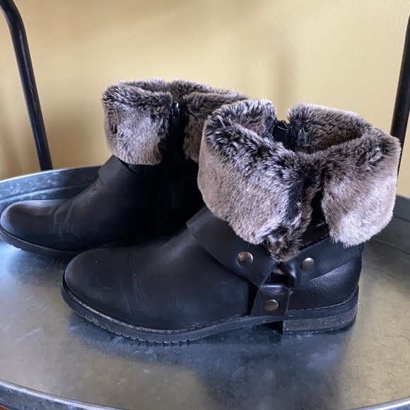 Wanderlust boots with fur trim - Picture 1 of 3